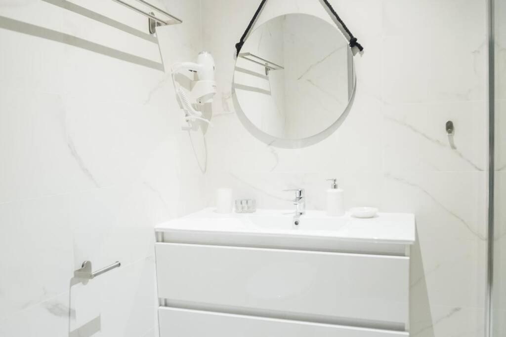 Apartamentos Plaza De Pedro Zerolo III Madrid Exterior foto