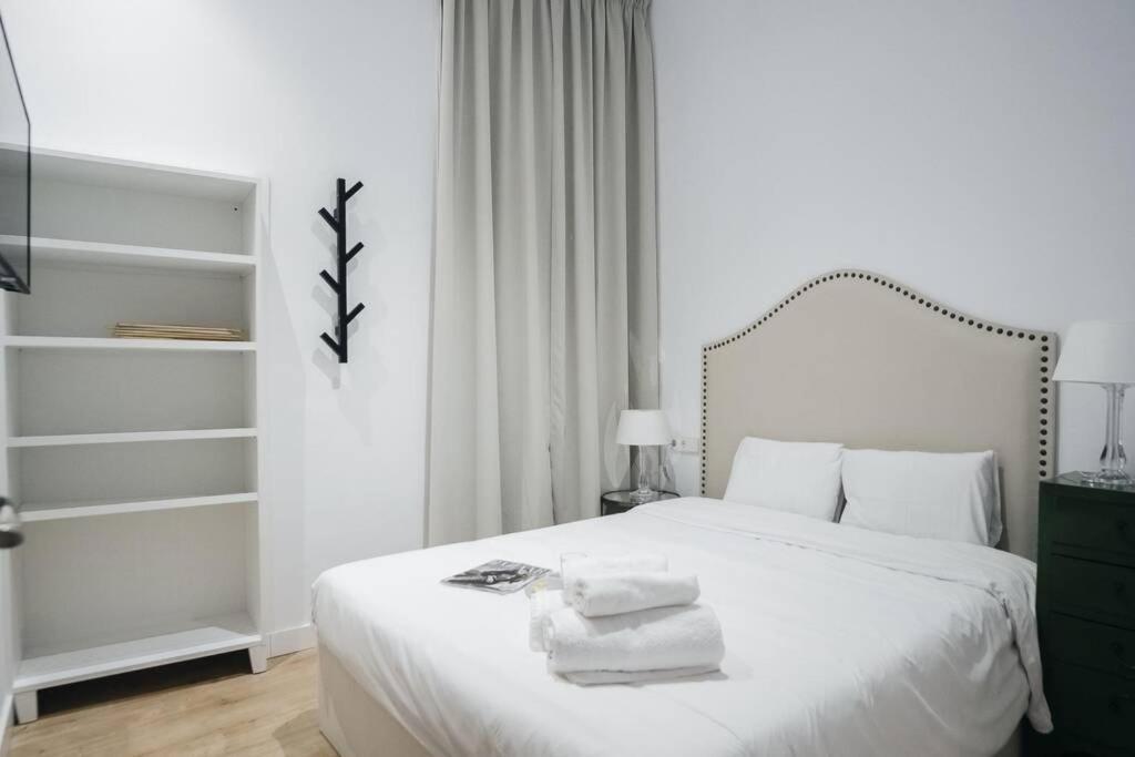 Apartamentos Plaza De Pedro Zerolo III Madrid Exterior foto