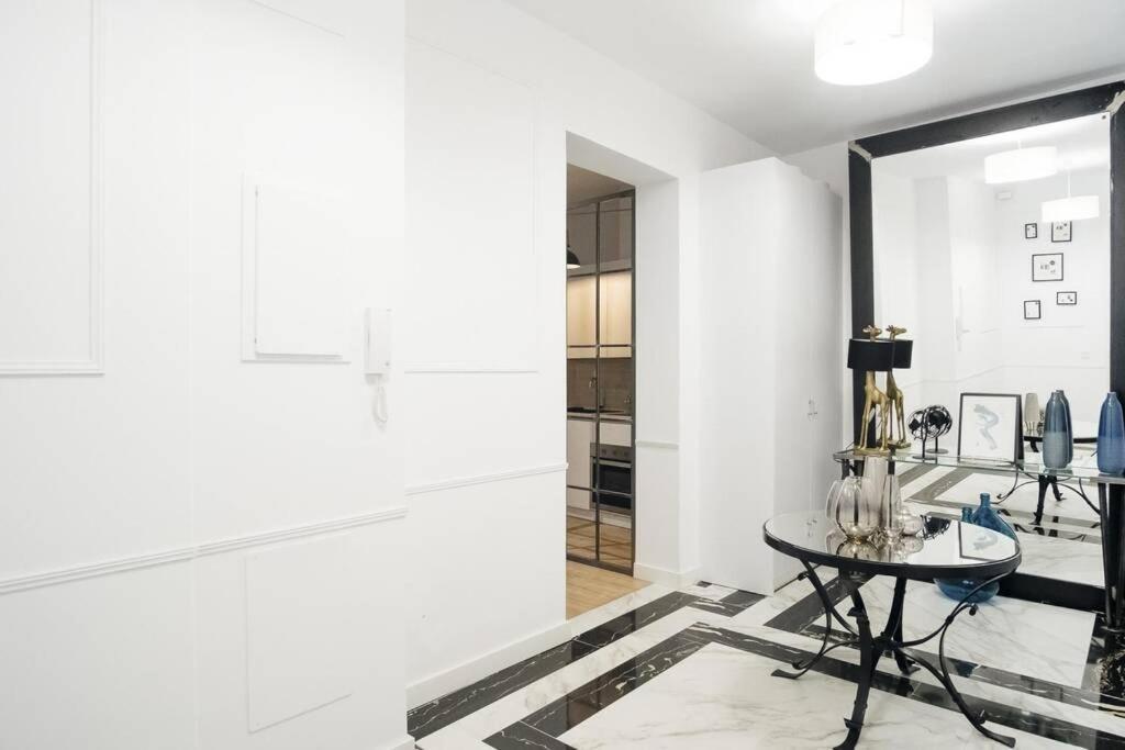 Apartamentos Plaza De Pedro Zerolo III Madrid Exterior foto